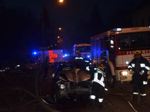 Fahrzeugbrand mit Personenschaden