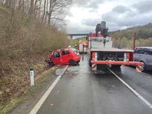 Verkehrsunfall mit eingeklemmter Person