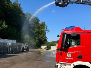 Brandbekämpfung mittels Drehleiter Sonntagsübung der Gruppe 3