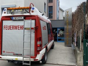 Angebrannte Speisereste lösen Brandmeldeanlage in Volksschule aus