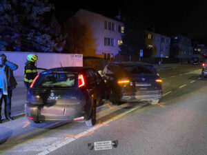 PKW-Kollision an der Stadtgrenze – Einsatz auf der B1